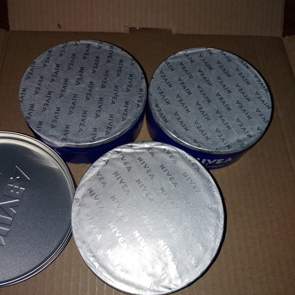 Nivea large tin cremes - Picture 4 of 4